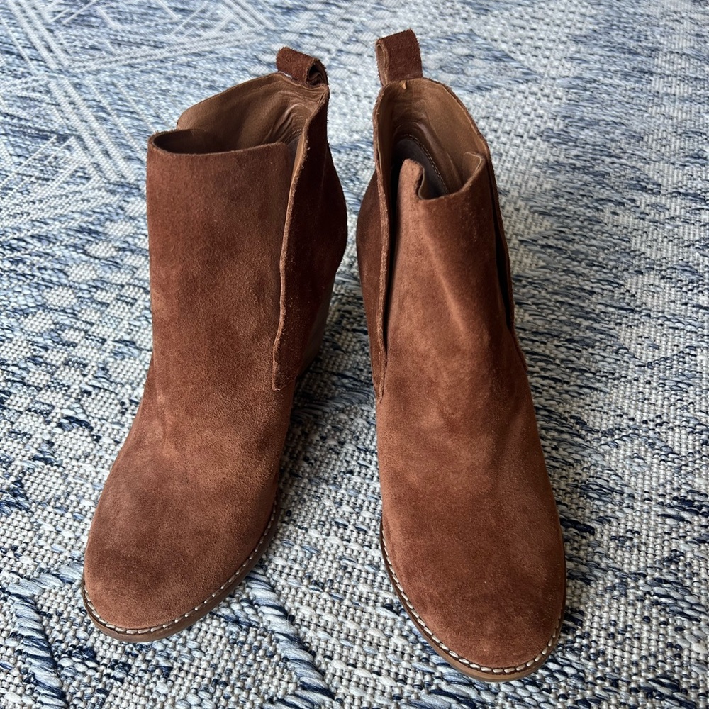 Lucky Brand women’s wedge heel ankle boots, brown suede, never worn, size 6 1/2.